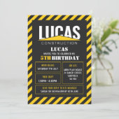 Invitation de fête d'anniversaire à thème de const (Debout devant)
