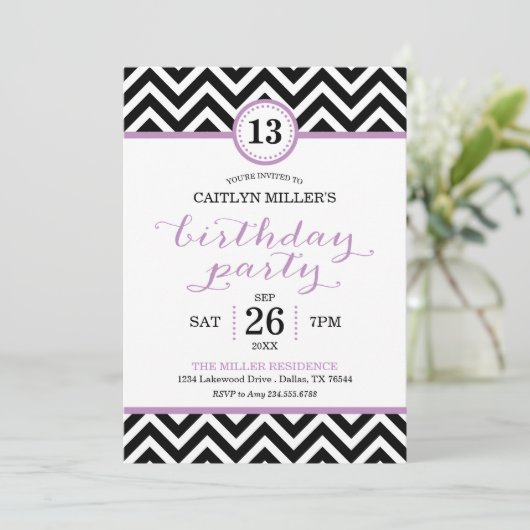 Invitation de fête d'anniversaire branchée Zigzag  (Debout devant)