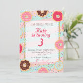 Invitation de fête d'anniversaire de beignet (Debout devant)