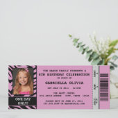 Invitation de fête d'anniversaire de billet (Debout devant)