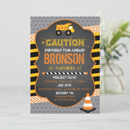 Invitation de fête d'anniversaire de construction (Debout devant)