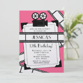 Invitation de fête d'anniversaire de film et de (Debout devant)
