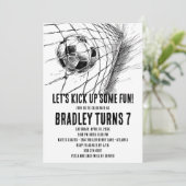 Invitation de fête d'anniversaire de football - In (Debout devant)