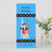 Invitation de fête d'anniversaire de garçon de (Debout devant)