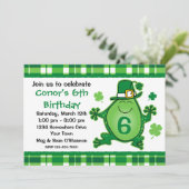 Invitation de fête d'anniversaire de grenouille de (Debout devant)