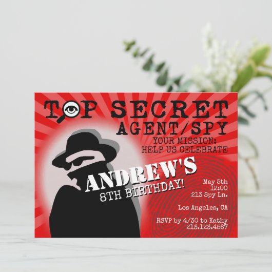 Invitation de fête d'anniversaire de l'agent secre (Debout devant)