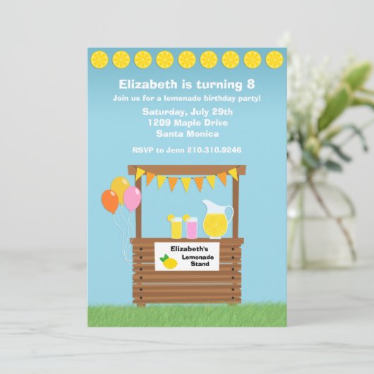 Invitation de fête d'anniversaire de stand de (Debout devant)