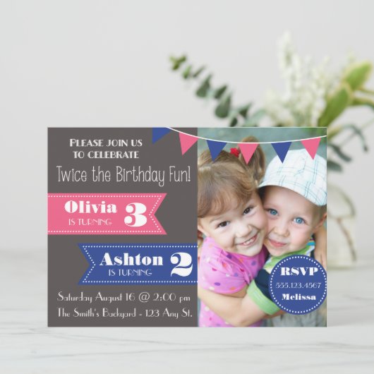 Invitation de fête d'anniversaire double (garçon/f (Debout devant)