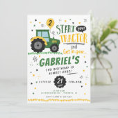 Invitation de fête d'anniversaire du tracteur aqua (Debout devant)