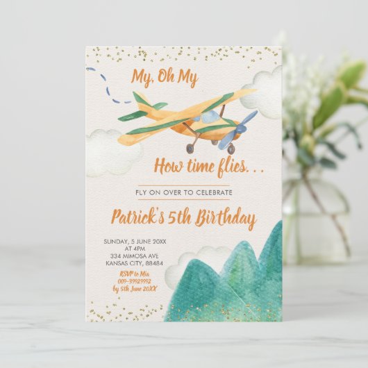 Invitation de fête d'anniversaire d'un garçon d'av (Debout devant)