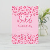 Invitation de fête d'anniversaire rose léopard imp (Debout devant)