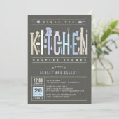 Invitation de fête de douche de couples de cuisine (Debout devant)