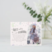 Invitation de fête de fin d'études avec confettis  (Debout devant)