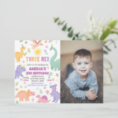 Invitation de fête Dino modifiable pour garçons ou (Debout devant)