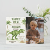 Invitation de fête Dino modifiable pour garçons ou (Debout devant)