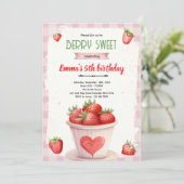 Invitation de fête douce aux baies mignonnes (Debout devant)