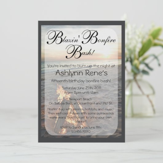 Invitation de feu de plage (Debout devant)
