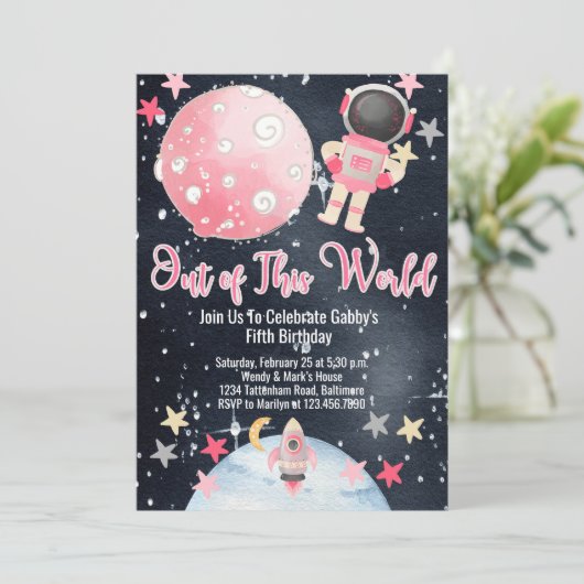 Invitation de fille astronaute de l'espace hors de (Debout devant)