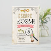 Invitation de fille de la chambre d'évasion (Debout devant)