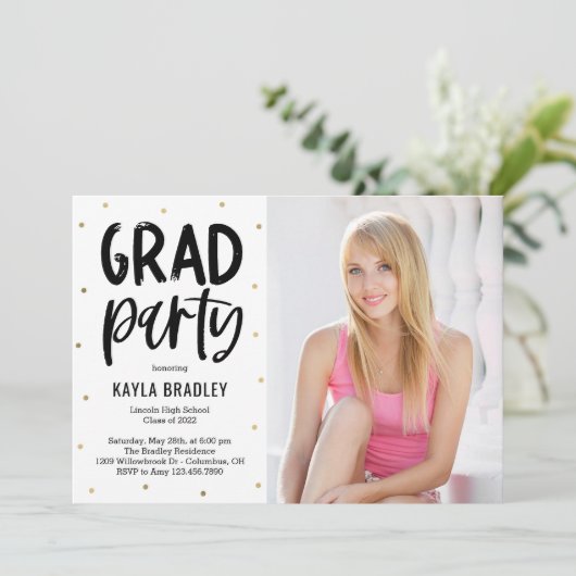 Invitation de graduation de couleur modifiable de (Debout devant)