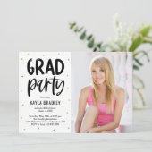 Invitation de graduation de couleur modifiable de  (Debout devant)