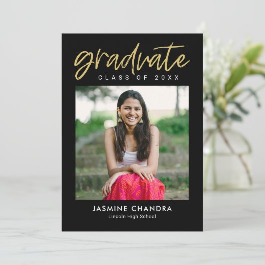 Invitation de graduation de couleur modifiable par (Debout devant)