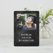 Invitation de graduation en cuir noir (Debout devant)