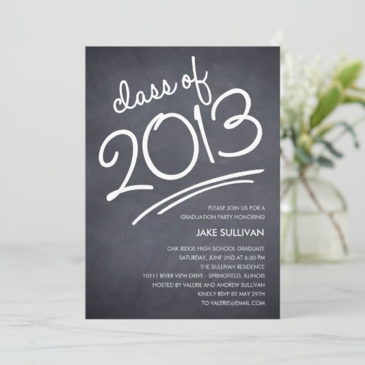 Invitation de graduation en écriture de tableau de (Debout devant)