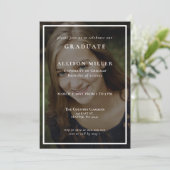 Invitation de graduation photo classique simple ca (Debout devant)