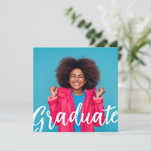 Invitation de Graduation Photo Script Moderne (Debout devant)