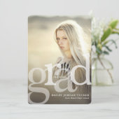 Invitation de graduation photo simple majuscule (Debout devant)