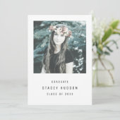 Invitation de graduation simple et moderne (Debout devant)