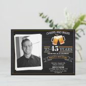 Invitation de la bière et des applaudissements pou (Debout devant)