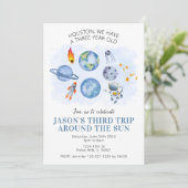 Invitation de la carte d'anniversaire des fusées d (Debout devant)