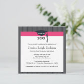 Invitation de la casquette noire et rose (Debout devant)