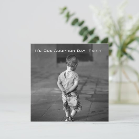 invitation de la fête d'adoption (Debout devant)