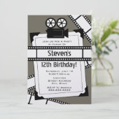 Invitation de la fête d'anniversaire de cinéma et  (Debout devant)