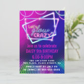 invitation de la fête d'anniversaire de GLOW (Debout devant)
