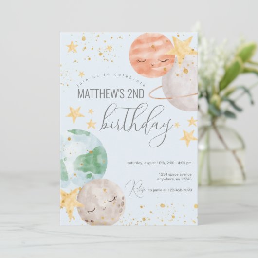 Invitation de la fête d'anniversaire de l'espace e (Debout devant)