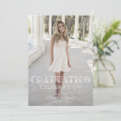 Invitation de la fête de graduation tendance avec  (Debout devant)