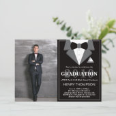 Invitation de la fête de graduation, Tuxedo (Debout devant)
