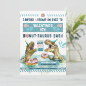 Invitation de la fête de la piscine de donut des d (Debout devant)