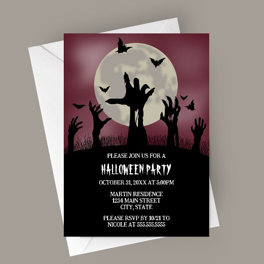 Invitation de la fête d'Halloween mains Zombie
