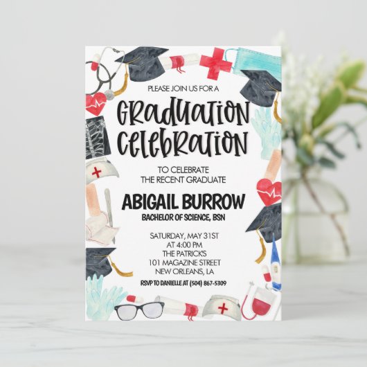 Invitation de la fête d'obtention du diplôme de l' (Debout devant)