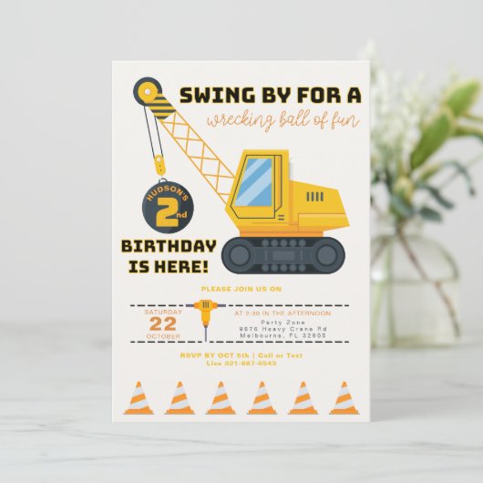 Invitation de la grue de construction du 2e annive (Debout devant)