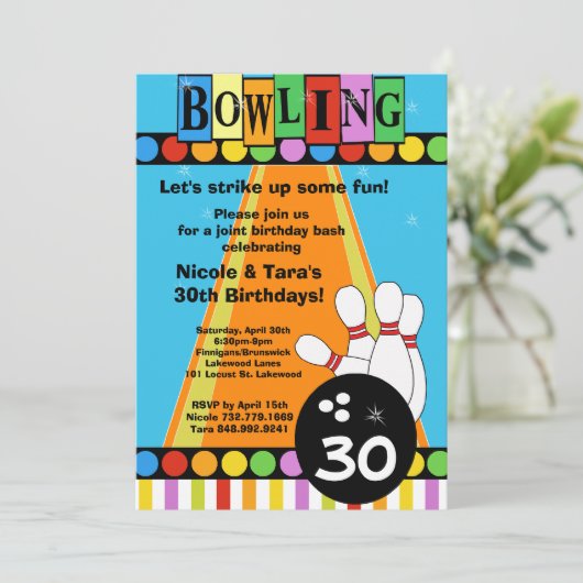 Invitation de la partie de bowling d'anniversaire  (Debout devant)