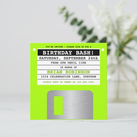 Invitation de la partie disquette rétro amusante (Debout devant)