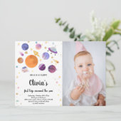 Invitation de la partie pour enfants de l'espace e (Debout devant)