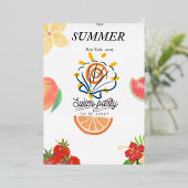 Invitation de la piscine d'été. (Debout devant)