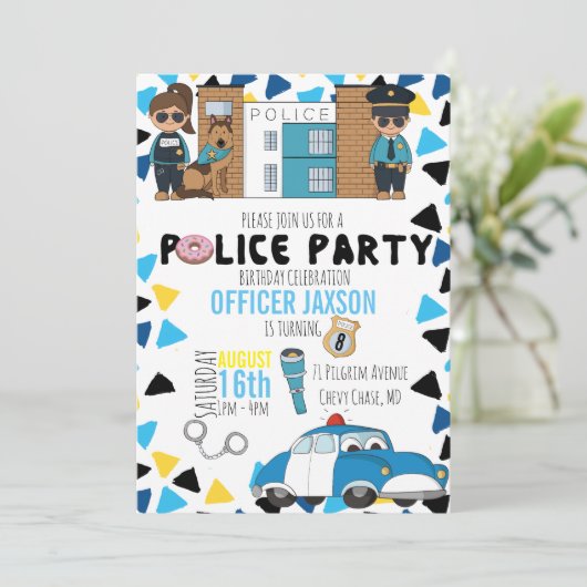 Invitation de la police à une fête à thème (Debout devant)